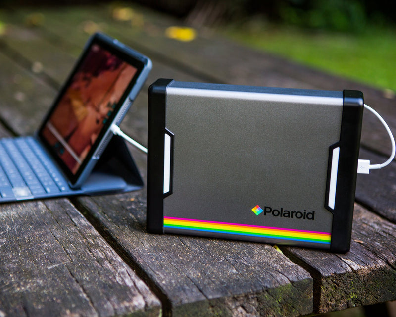Polaroid PS300 -kannettava latausasema + SP50 -aurinkopaneelisalkku